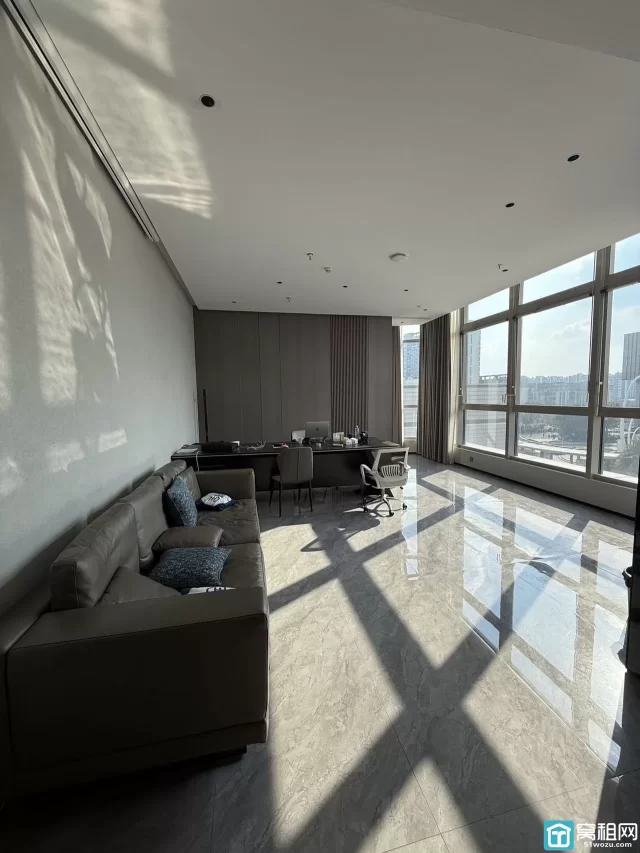 江北区中体芯锐中心725.81平方 原装修公司风格出租