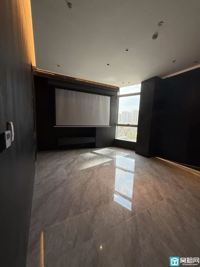 江北区中体芯锐中心725.81平方 原装修公司风格出租