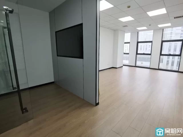 东部新城核心区域城投大厦110平，7300每月，2个隔间1个大厅