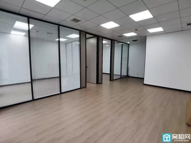 东部新城核心区域城投大厦110平，7300每月，2个隔间1个大厅