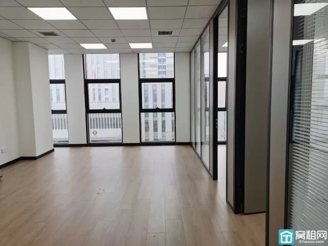 东部新城核心区域城投大厦110平，7300每月，2个隔间1个大厅