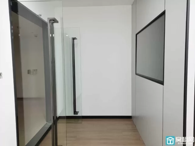 东部新城核心区域城投大厦110平，7300每月，2个隔间1个大厅