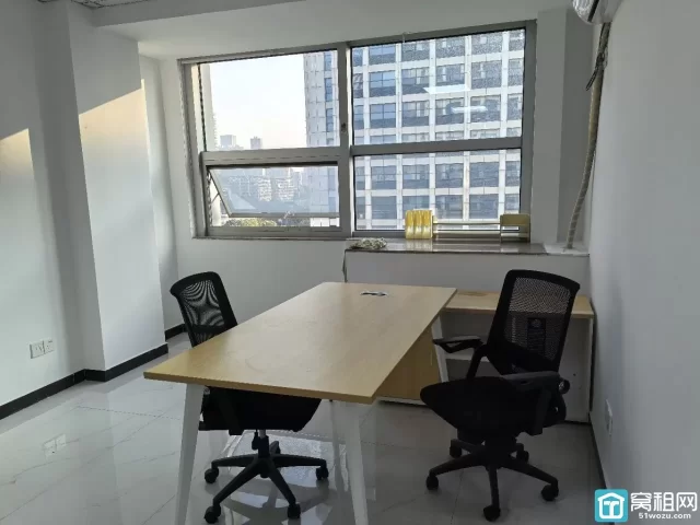 新天地商务大厦12号楼50平1900每月，室内配置2张工位