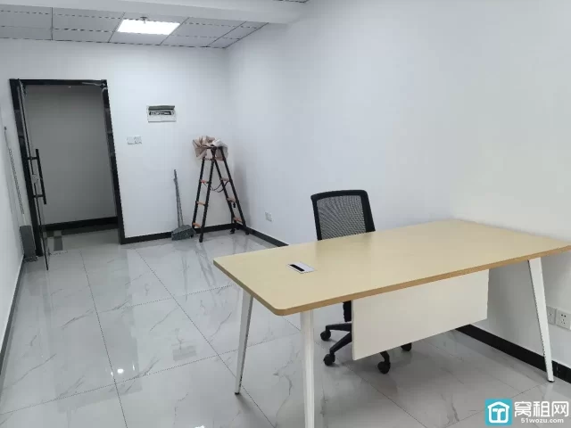 新天地商务大厦12号楼50平1900每月，室内配置2张工位
