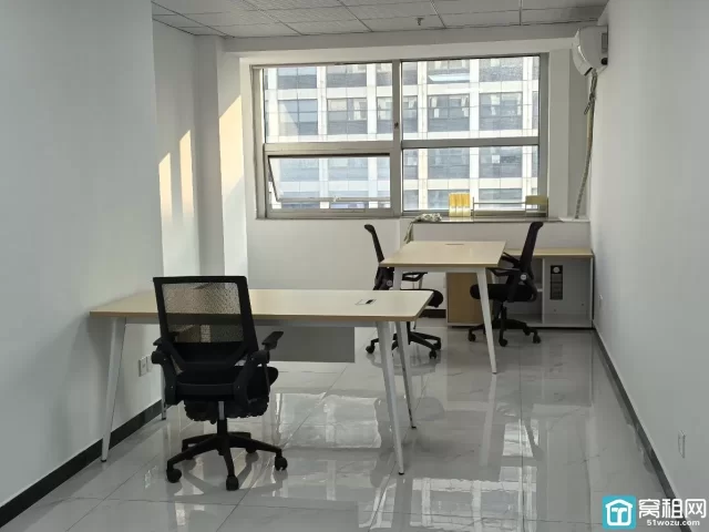 新天地商务大厦12号楼50平1900每月，室内配置2张工位