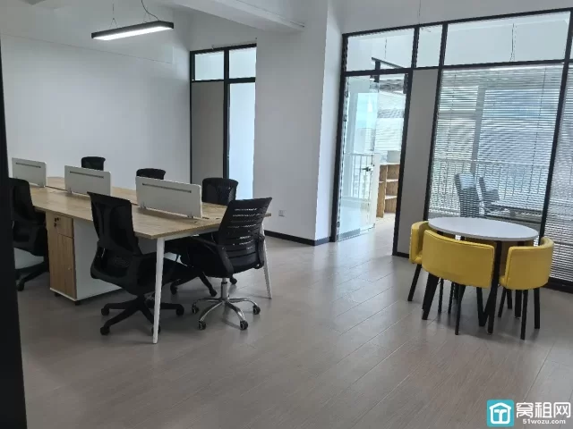 宁波鄞州区汇亚国际88平，4500每月，2个隔间，带家具，朝南