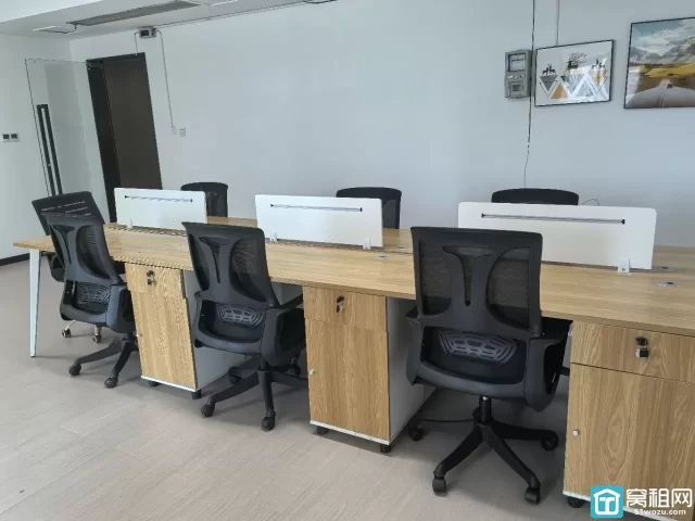 宁波鄞州区汇亚国际88平，4500每月，2个隔间，带家具，朝南