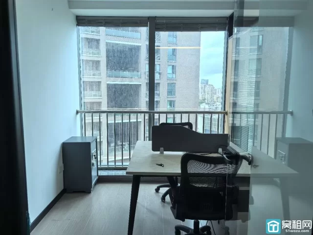 宁波鄞州区汇亚国际88平，4500每月，2个隔间，带家具，朝南