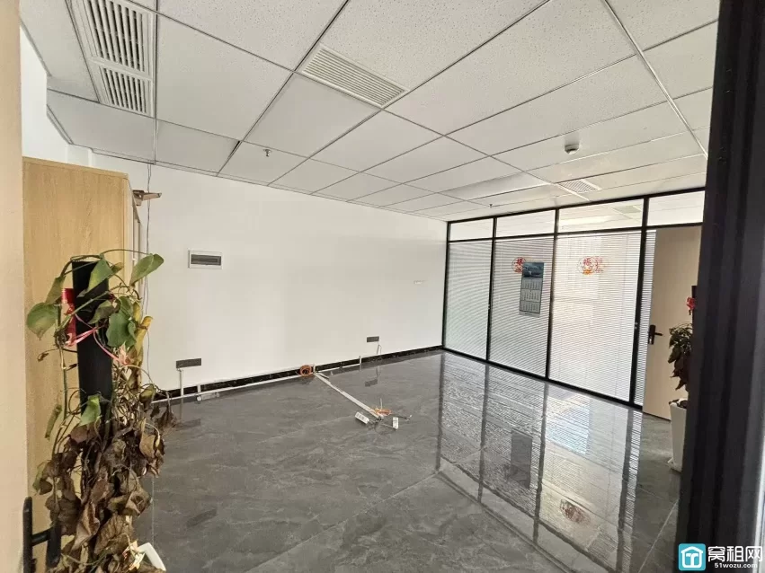 鄞州区开元大酒店隔壁天润大厦173平月租金9000元/月