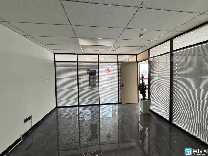 鄞州区开元大酒店隔壁天润大厦173平月租金9000元/月