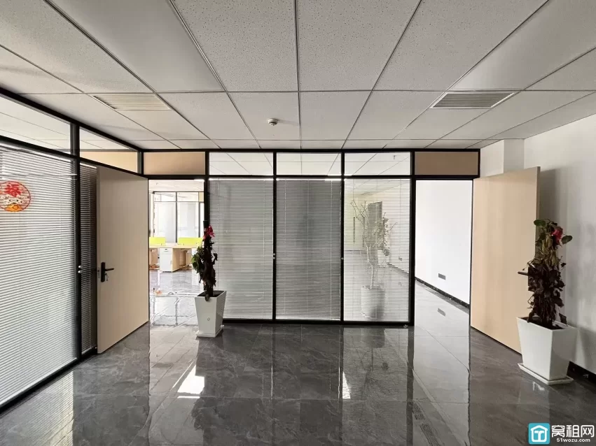 鄞州区开元大酒店隔壁天润大厦173平月租金9000元/月