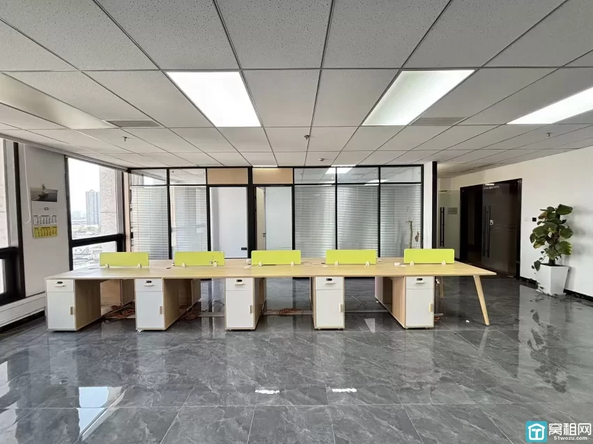 鄞州区开元大酒店隔壁天润大厦173平月租金9000元/月