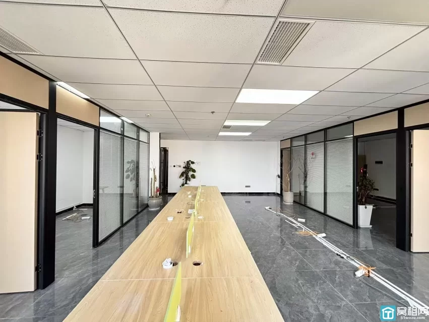 鄞州区开元大酒店隔壁天润大厦173平月租金9000元/月