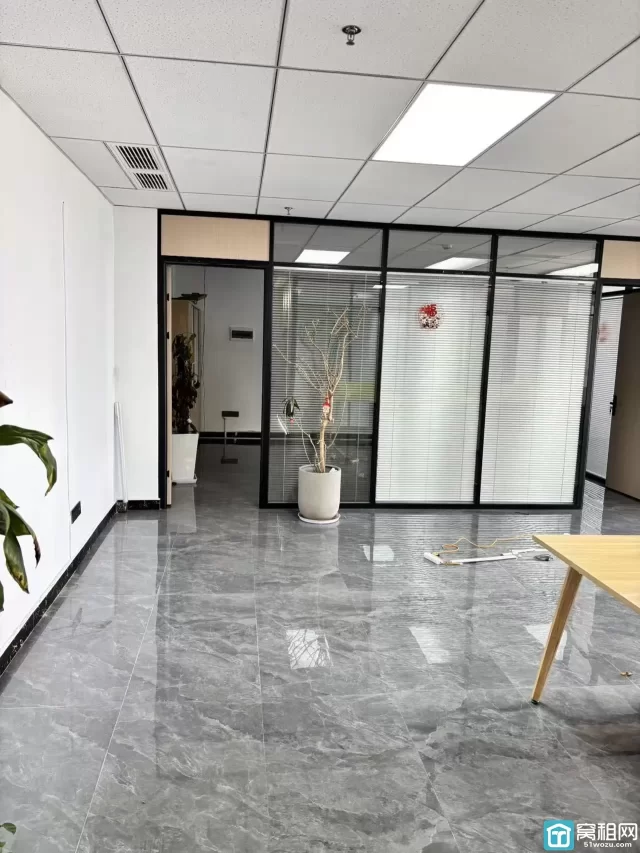 鄞州区开元大酒店隔壁天润大厦173平月租金9000元/月