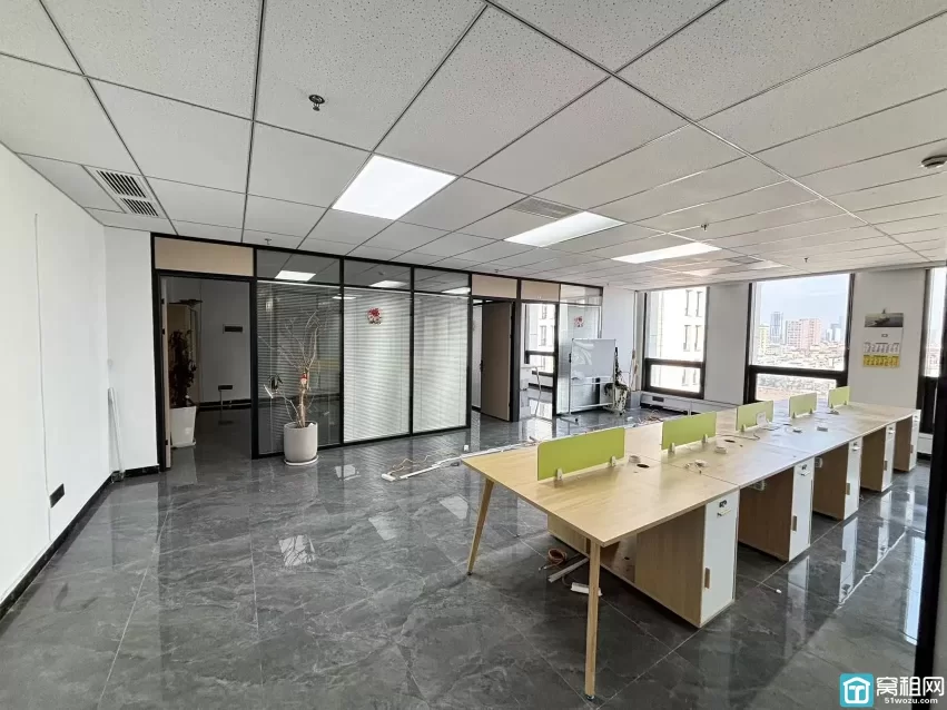 鄞州区开元大酒店隔壁天润大厦173平月租金9000元/月