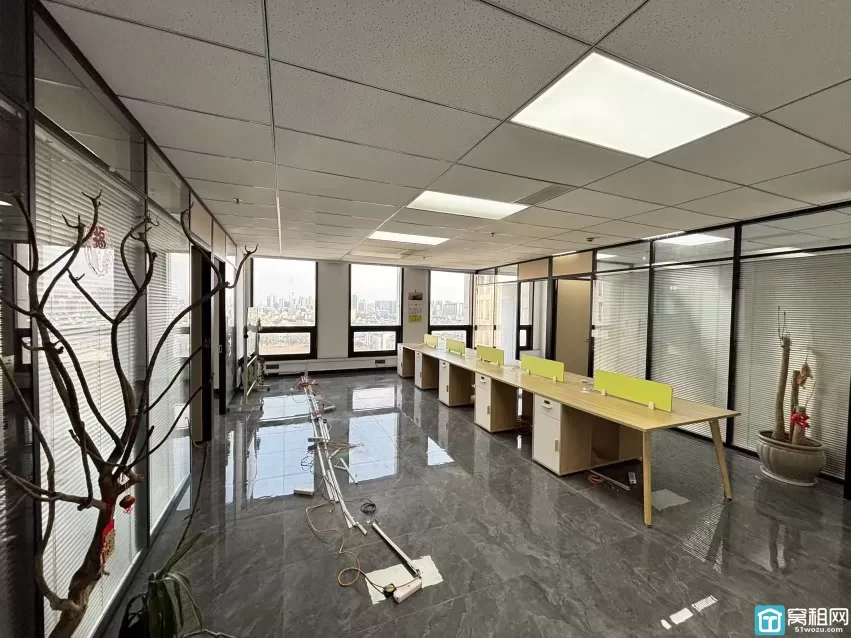 鄞州区开元大酒店隔壁天润大厦173平月租金9000元/月