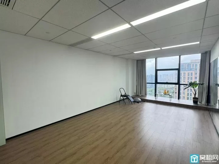 万达和邦隔壁隆兴大厦 60平 朝南 可做隔间租金3300元/月