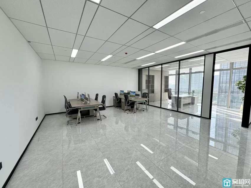 南部商务区铁建大厦写字楼152平，2隔间，南，8000元/月