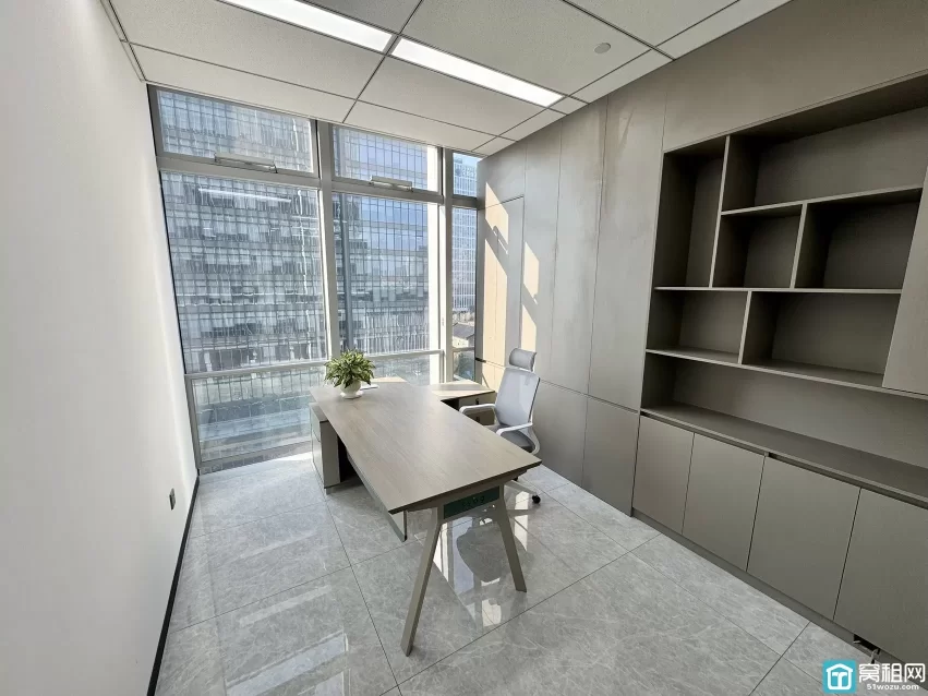 南部商务区铁建大厦写字楼152平，2隔间，南，8000元/月