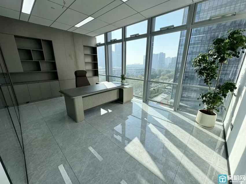 南部商务区铁建大厦写字楼152平，2隔间，南，8000元/月