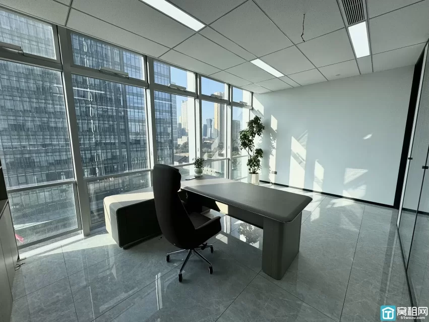 南部商务区铁建大厦写字楼152平，2隔间，南，8000元/月