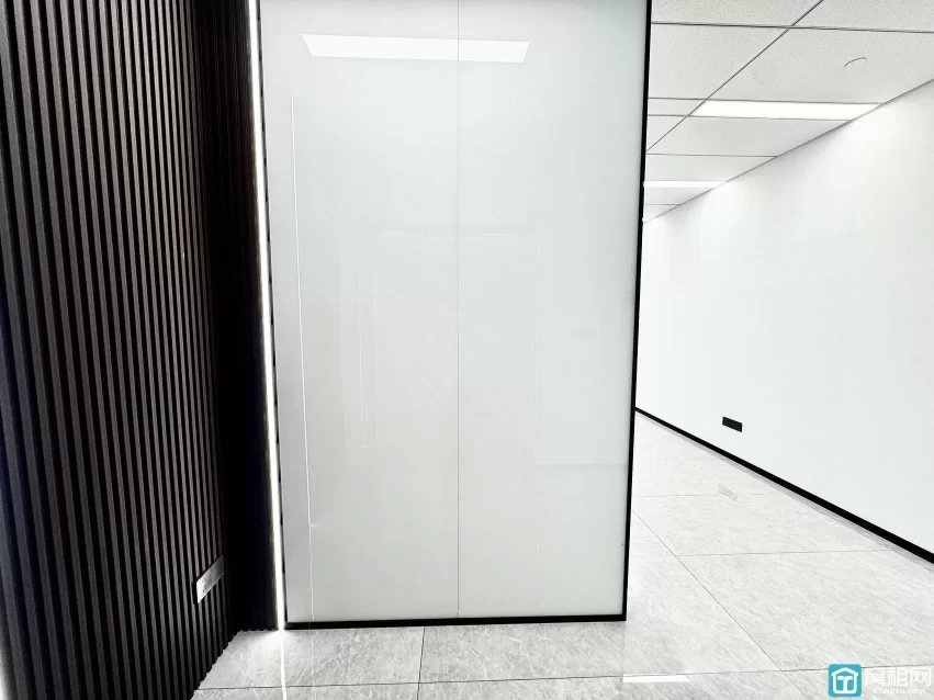 宁波铁建大厦出租85平，1隔间，精装修，东，4000元/月