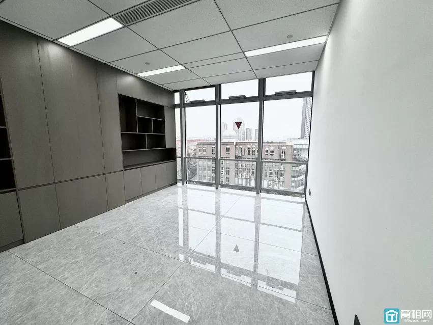 宁波铁建大厦出租85平，1隔间，精装修，东，4000元/月