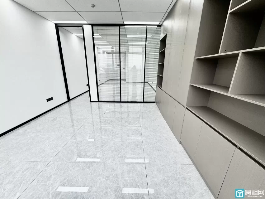 宁波铁建大厦出租85平，1隔间，精装修，东，4000元/月