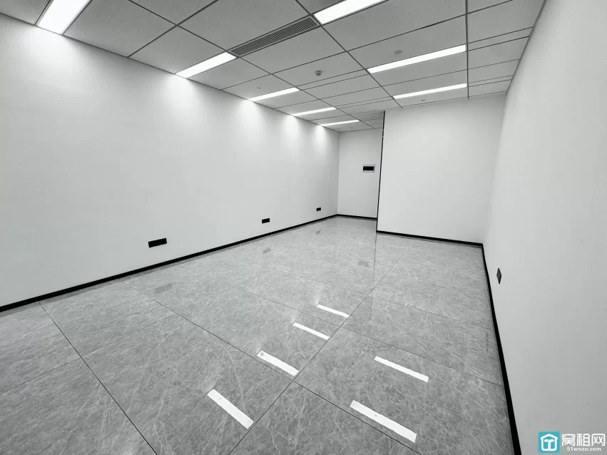 宁波铁建大厦出租85平，1隔间，精装修，东，4000元/月