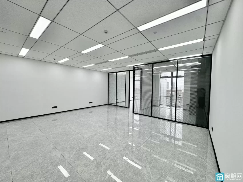 宁波铁建大厦写字楼出租133平，精装修，2隔间 东，6600