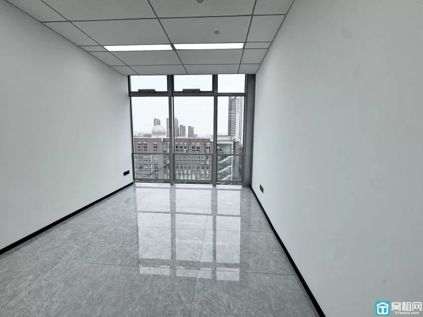 宁波铁建大厦写字楼出租133平，精装修，2隔间 东，6600