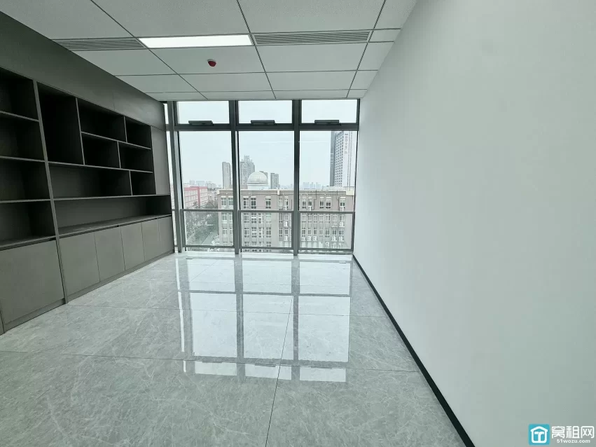 宁波鄞州区铁建大厦全新装修办公室招租265平，精装修，3隔间，带水吧台，东北13300
