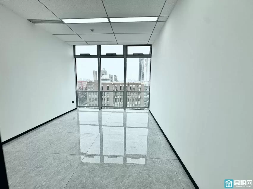 宁波鄞州区铁建大厦全新装修办公室招租265平，精装修，3隔间，带水吧台，东北13300