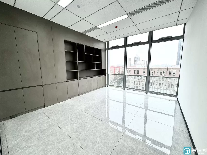 宁波鄞州区铁建大厦全新装修办公室招租265平，精装修，3隔间，带水吧台，东北13300