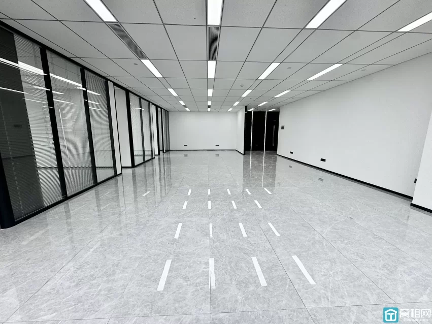 宁波鄞州区铁建大厦全新装修办公室招租265平，精装修，3隔间，带水吧台，东北13300