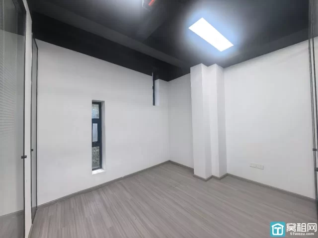 南部商务区健宸大厦74平，年底特价2580元/月包物业费，含税开票，包公摊水电