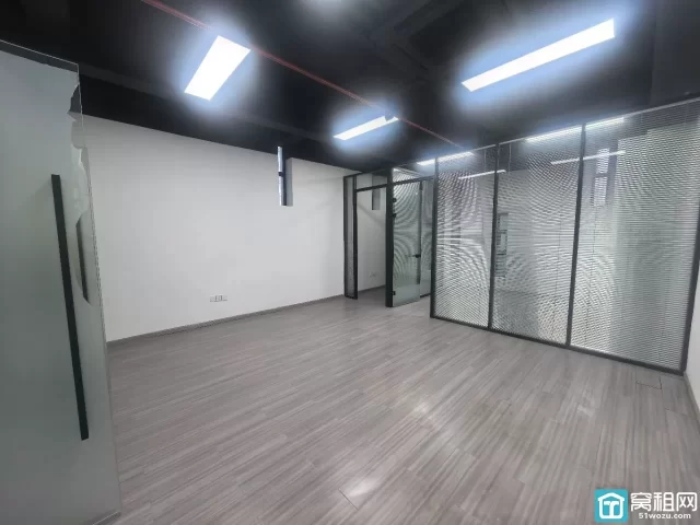 南部商务区健宸大厦74平，年底特价2580元/月包物业费，含税开票，包公摊水电