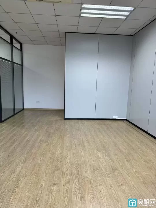 宁波阪急中心对面环合中心2号楼96.82平方，月租金6037元得房率70%