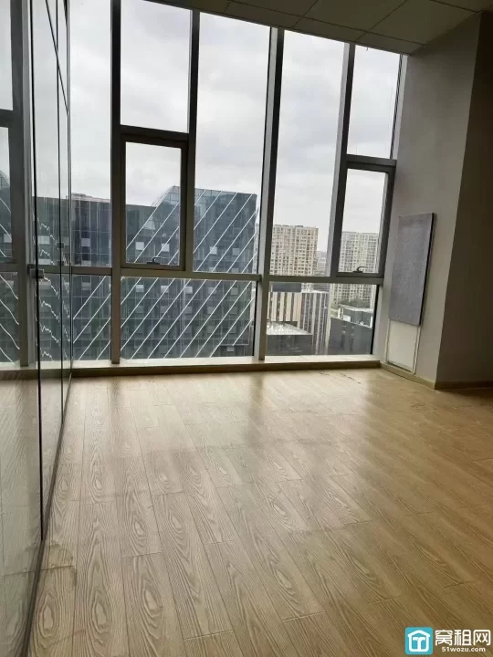 宁波阪急中心对面环合中心2号楼96.82平方，月租金6037元得房率70%