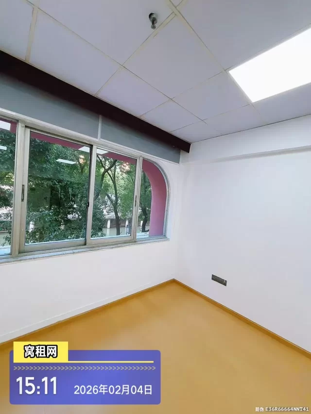 宁波站附近银河大厦出租小面积46平米朝北办公室1400元/月