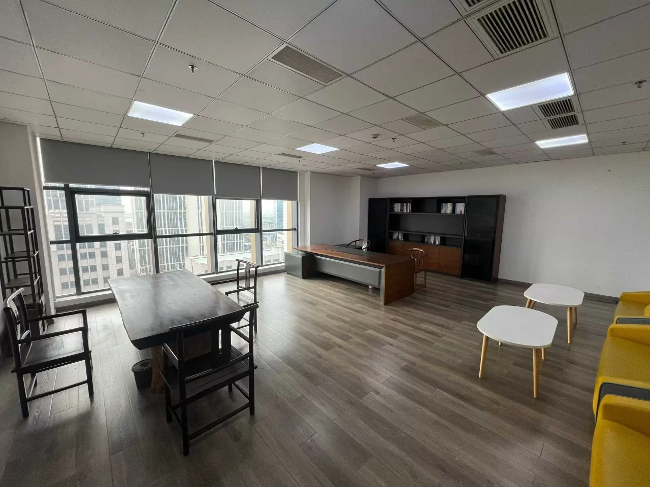 江北电商园恒凯大厦次顶层全朝南 684平方带家具 精装修东南西北朝向