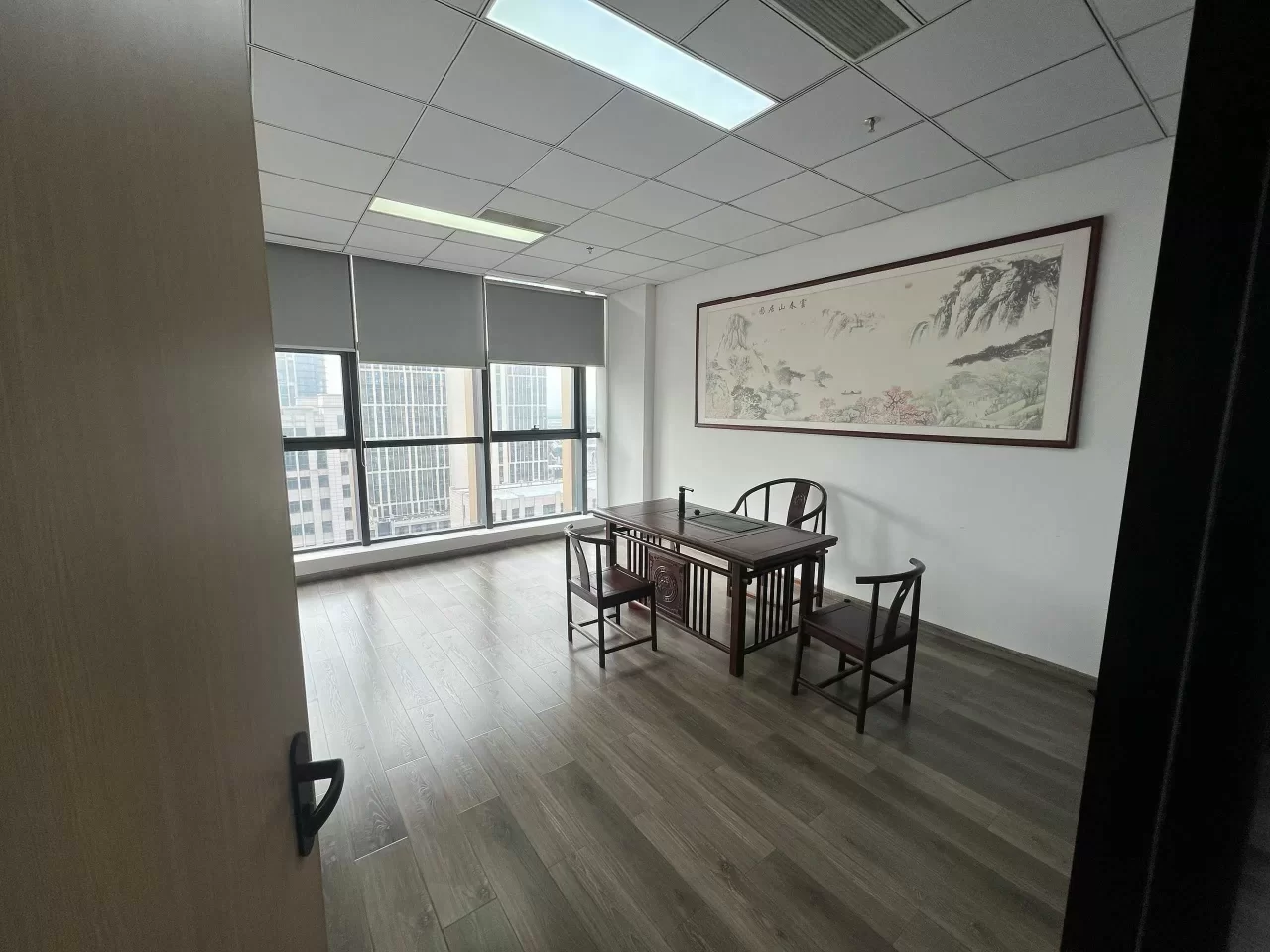 江北电商园恒凯大厦次顶层全朝南 684平方带家具 精装修东南西北朝向