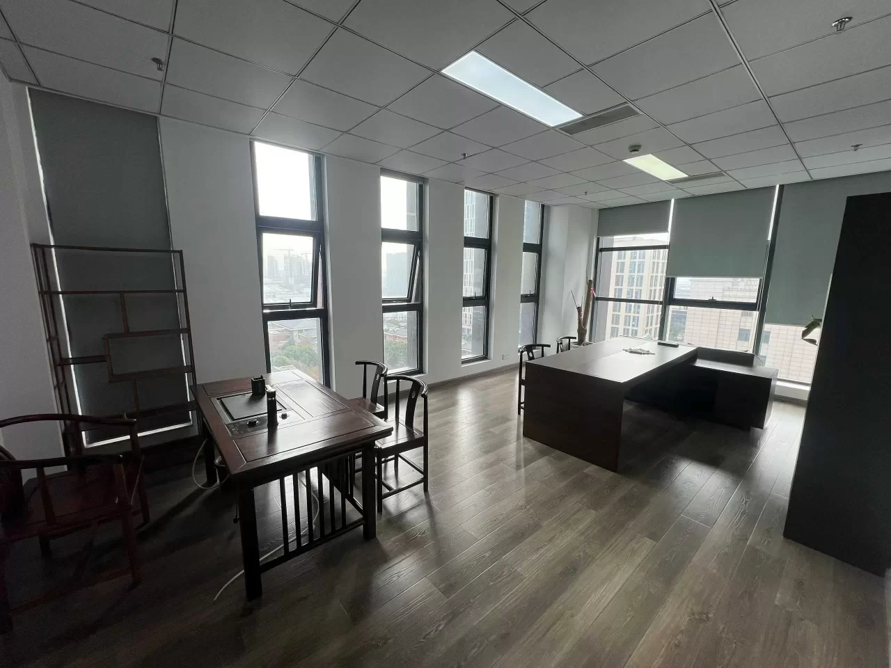 江北电商园恒凯大厦次顶层全朝南 684平方带家具 精装修东南西北朝向