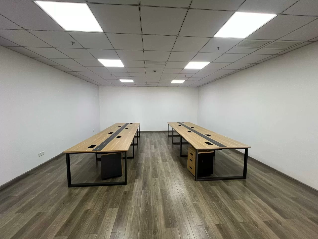 江北电商园恒凯大厦次顶层全朝南 684平方带家具 精装修东南西北朝向