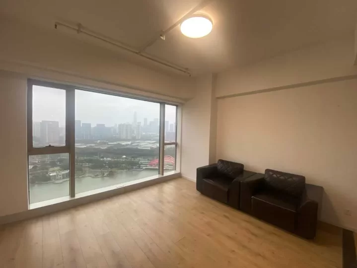 高新区洲际酒店（院士路地铁口）全景落地窗景观房（南） 带水吧台+卫生间@255平办公室出租