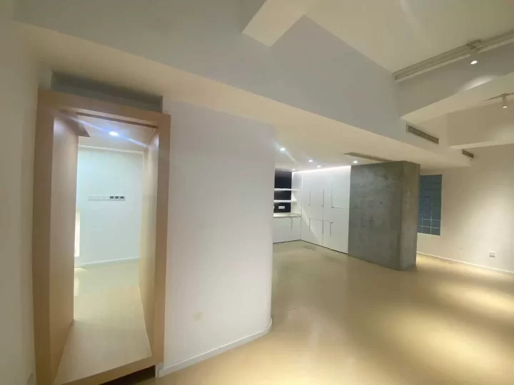 高新区洲际酒店（院士路地铁口）全景落地窗景观房（南） 带水吧台+卫生间@255平办公室出租