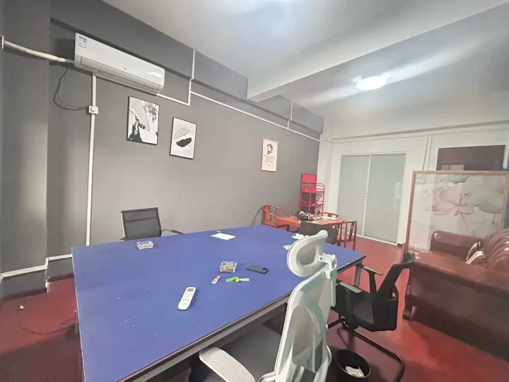 宁波机场附近富港电商城43平，精装，带空调，带办公家具出租