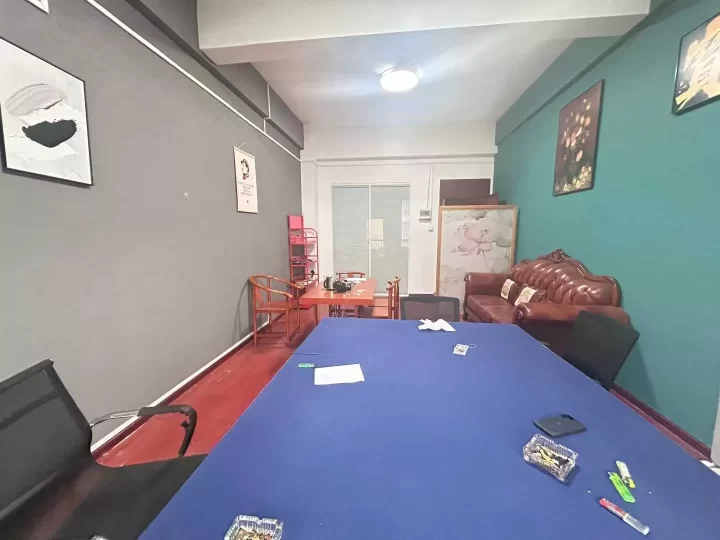 宁波机场附近富港电商城43平，精装，带空调，带办公家具出租