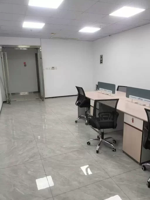 南部商务区地铁口 广博丽景大厦80平 朝南 精装带全套办公家具