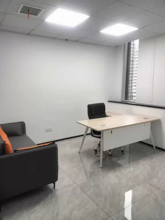 南部商务区地铁口 广博丽景大厦80平 朝南 精装带全套办公家具